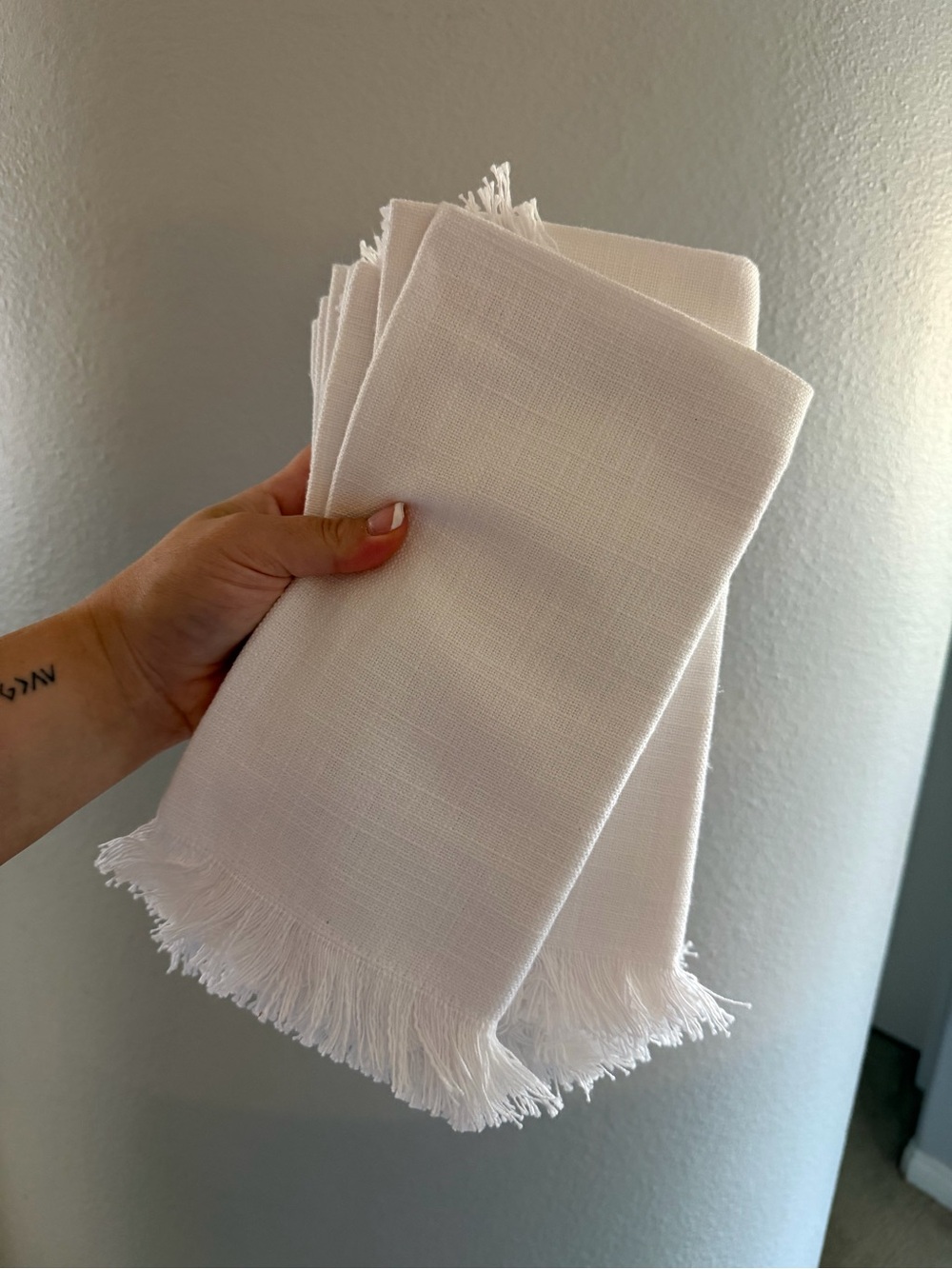 Rachel Zoe White Linen Napkins (7)